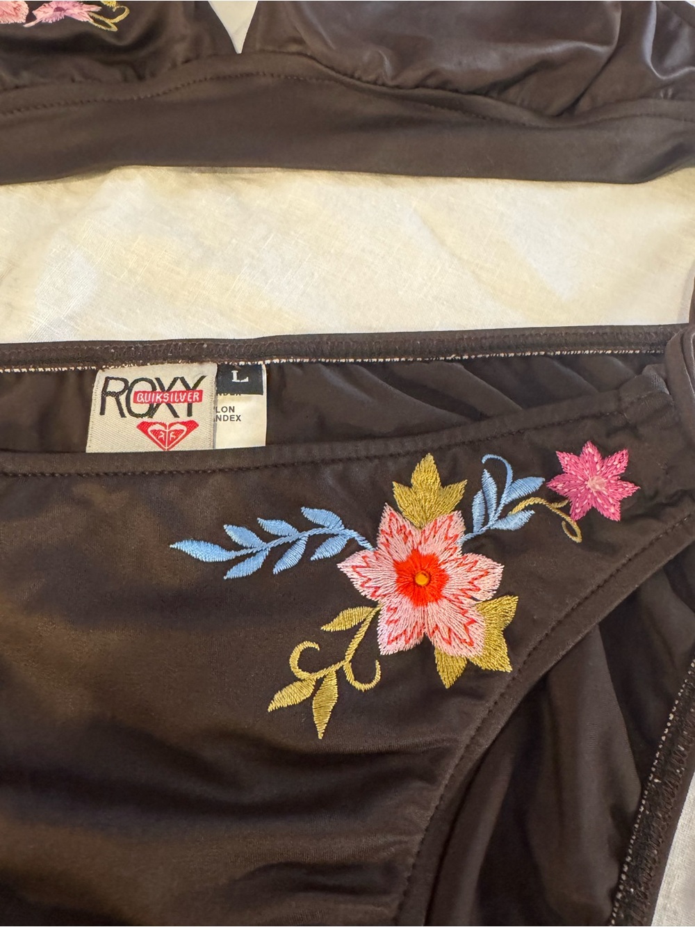 Roxy vintage Y2K brown Bikini Set with Pink & Coral Floral Embroidery - Picture 3 of 8
